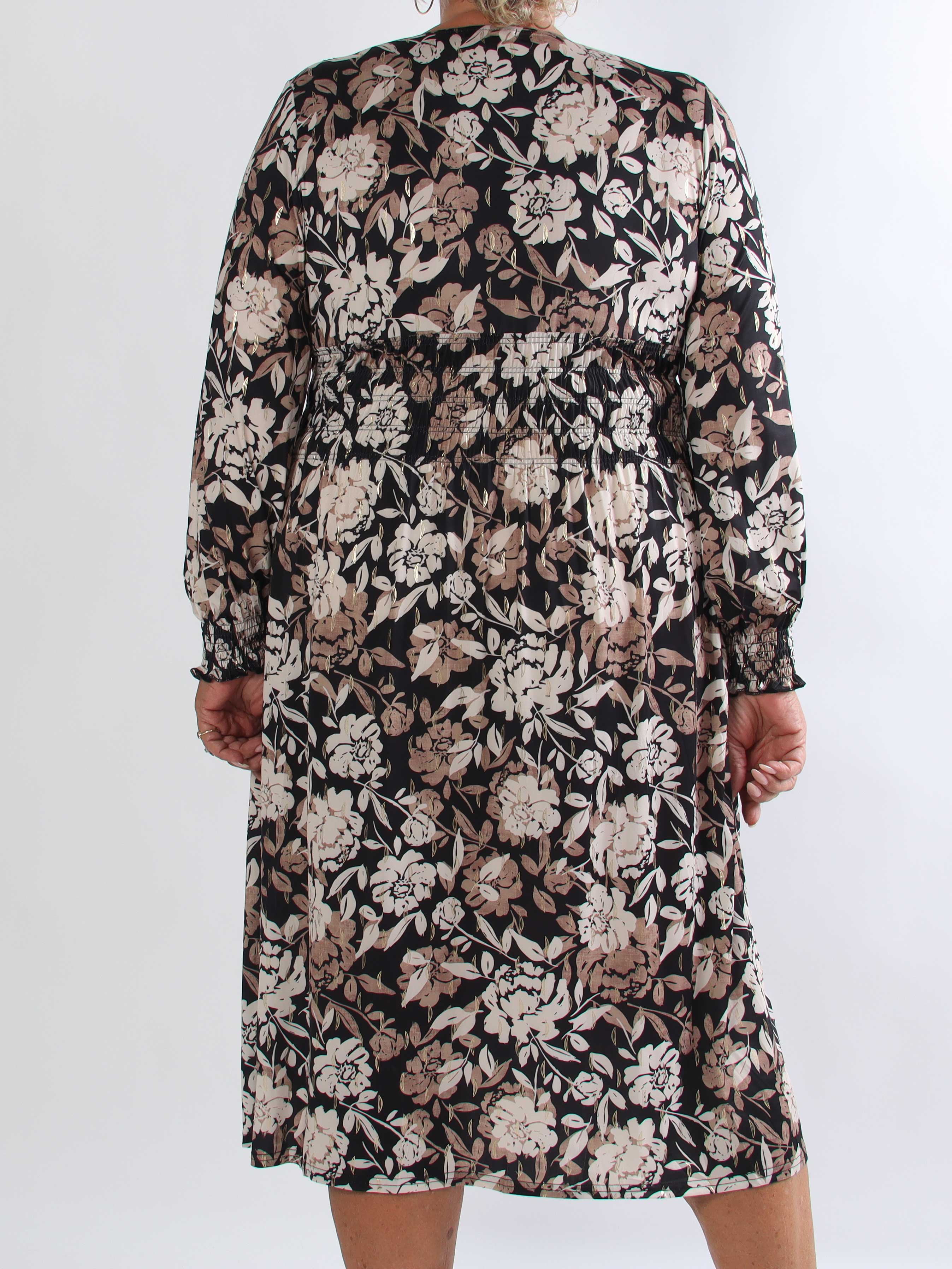 Pams Aroma Midi L/S - Elastisk plus size kjole i blomsterprint med elegante gulddetaljer